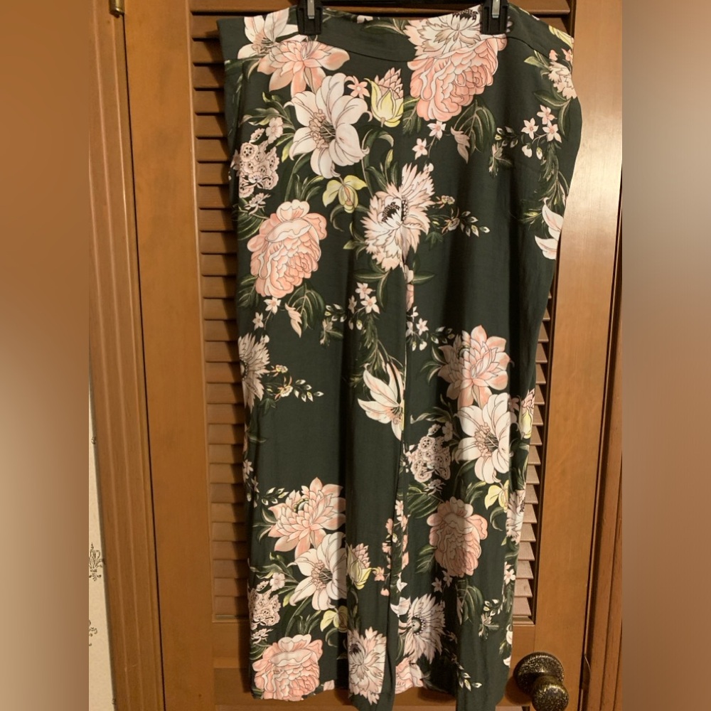 Loft flowy cropped pants
